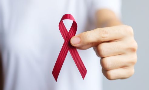 Mieloma múltiple: qué es, síntomas, factores de riesgo y dudas frecuentes