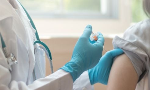 Vacuna VPH: para qué sirve, cuándo se aplica y todo lo que necesitas saber